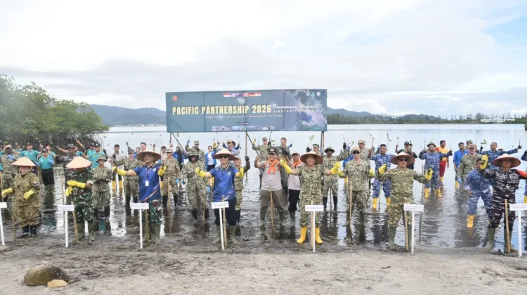 Wabup Tapteng Turut Taman Bibit Mangrove dalam Latma Pacific Partnership 2026