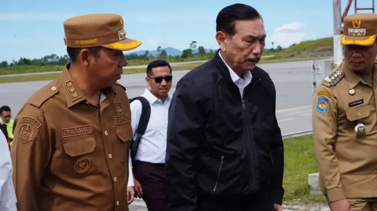 Bupati dan Wakil Bupati Tapanuli Utara Sambut Kedatangan Luhut Binsar Pandjaitan