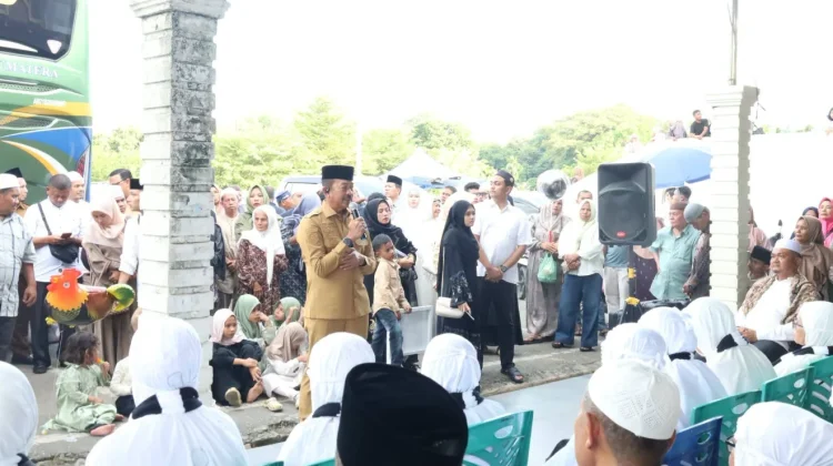 Bupati Madina Lepas 45 Jamaah Umroh Cahaya Rizki ke Tanah Suci