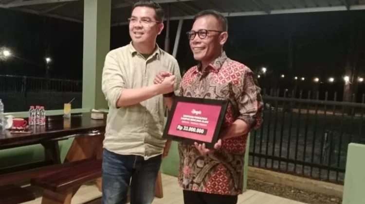 Bane Raja Manalu Serahkan Bantuan Korban Banjir Tapteng Rp70 Juta