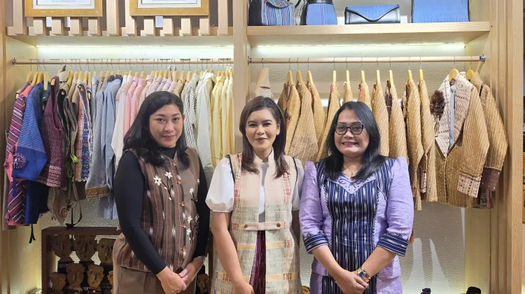 Dekranasda Taput Promosikan Ulos di BTN Indonesia Fashion Week 2026