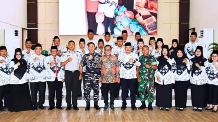 Bupati Tapteng Tegaskan Guru Bukan Objek Pungli saat Pelantikan Pengurus PGRI