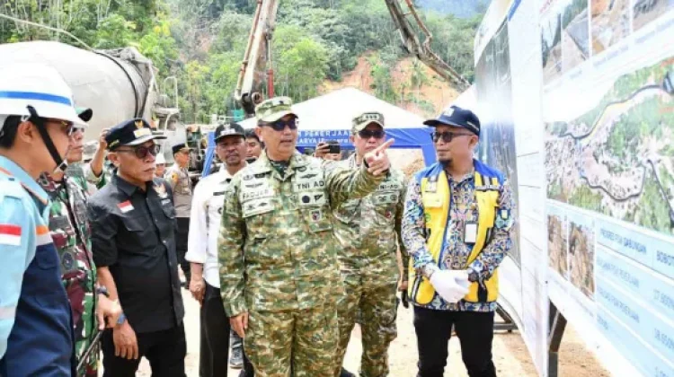 Bupati Tapteng Dampingi Tim Monev Tinjau Progres Pascabencana