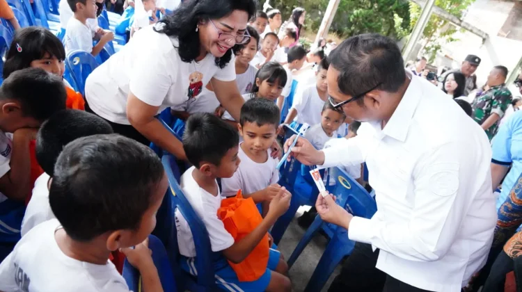 Bupati Taput Buka Baksos Kesehatan Gigi, Tegaskan Komitmen Cegah Stunting