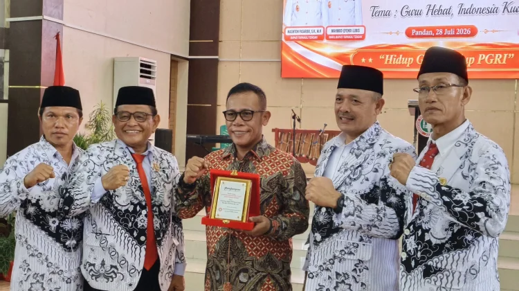 Ketua PGRI Sumut Serukan Guru Dukung Tapteng Naik Kelas