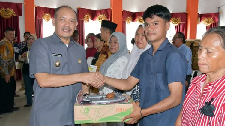 Pemkab Tapteng dan Pemprov Sumut Salurkan Bantuan Bagi UMKM Terdampak Bencana