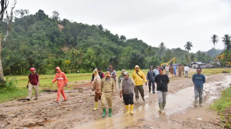 Bupati Tapteng Siapkan Langkah Cepat Pulihkan Wilayah Pascabencana