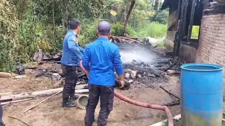 Sinergi Warga dan Satpol PP Amankan Kebakaran Rumah di Paranginan