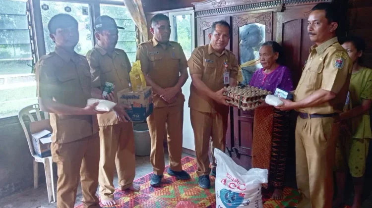 Pemkab Humbahas Salurkan Bantuan Sosial kepada Korban Kebakaran di Paranginan