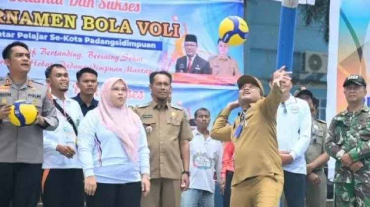 Wali Kota Padangsidimpuan Buka Turnamen Voli