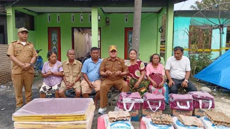Pemkab Tapteng Salurkan Bantuan untuk Empat Korban Kebakaran di Sirandorung