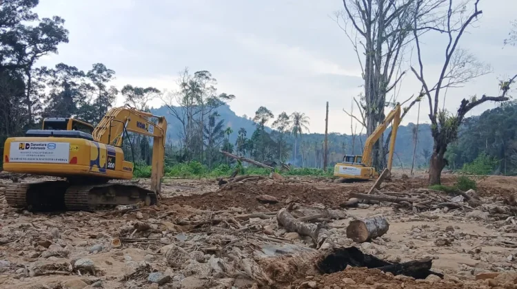 11 Unit Alat Berat Dikerahkan Percepatan Penanganan Bencana di Sipange Tapteng