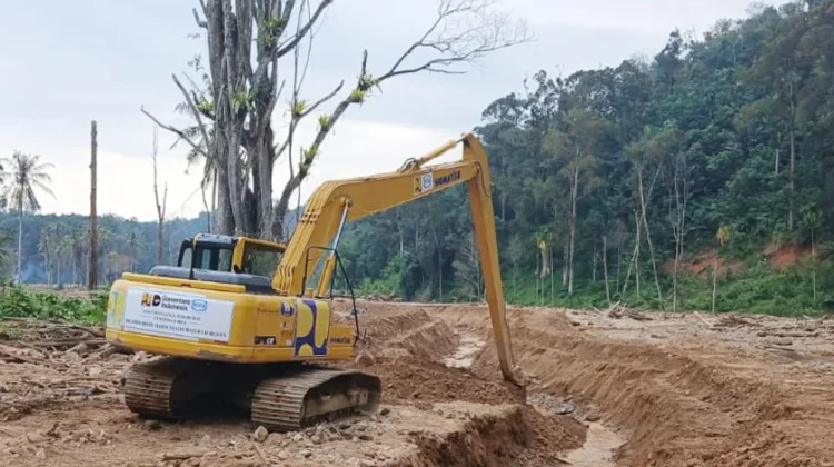 11 Unit Alat Berat Dikerahkan Percepatan Penanganan Bencana di Sipange Tapteng