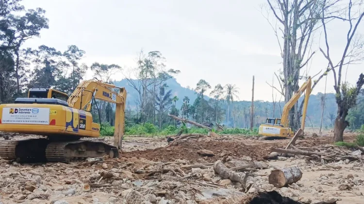11 Unit Alat Berat Dikerahkan Percepatan Penanganan Bencana di Sipange Tapteng