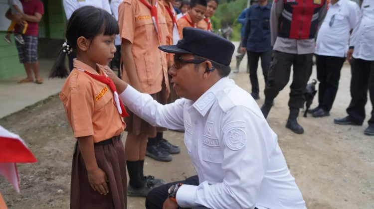 Komitmen Pendidikan Merata, Bupati Taput Kunjungi Sekolah di Pelosok Parmonangan
