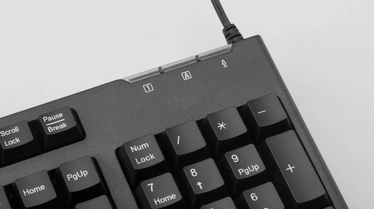 Tips Mudah Bersihkan Keyboard Sendiri di Rumah