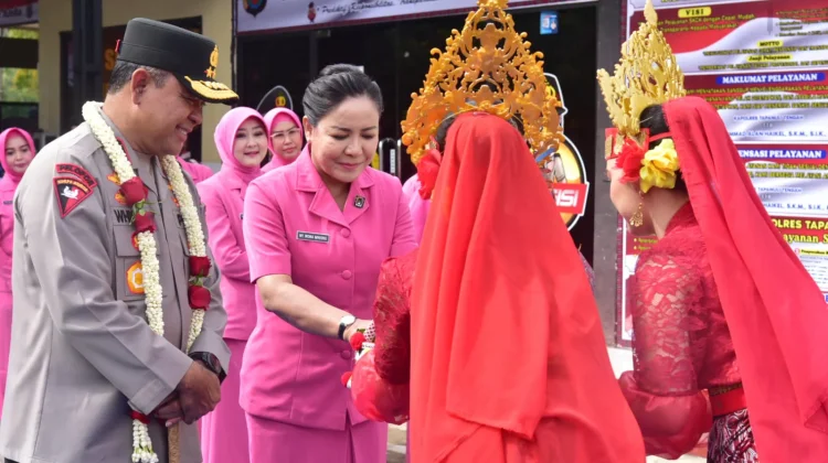 Masinton Mahmud Hadiri Groundbreaking Masjid Al Munawar dan Rusun Polres Tapteng