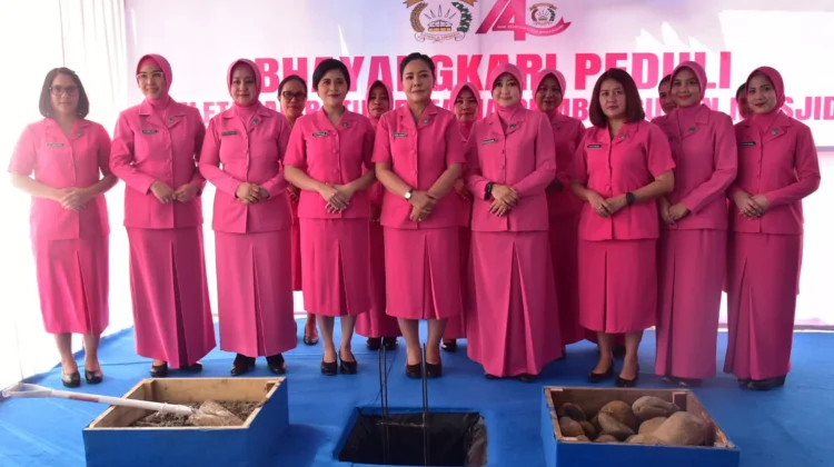 Masinton Mahmud Hadiri Groundbreaking Masjid Al Munawar dan Rusun Polres Tapteng