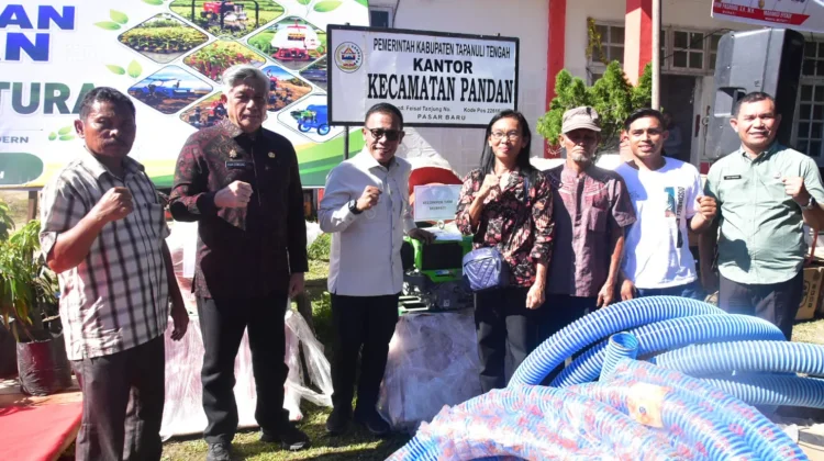 Bupati Tapanuli Tengah Salurkan Bantuan Alsintan dan Bibit Hortikultura
