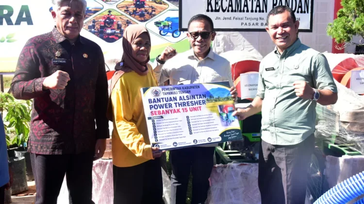 Bupati Tapanuli Tengah Salurkan Bantuan Alsintan dan Bibit Hortikultura