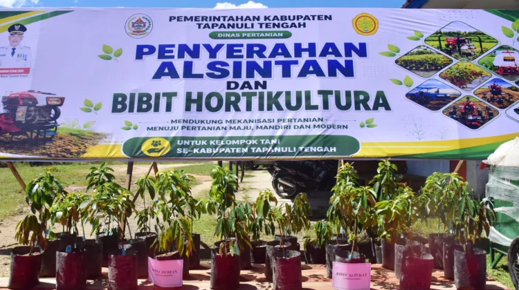 Bupati Tapanuli Tengah Salurkan Bantuan Alsintan dan Bibit Hortikultura