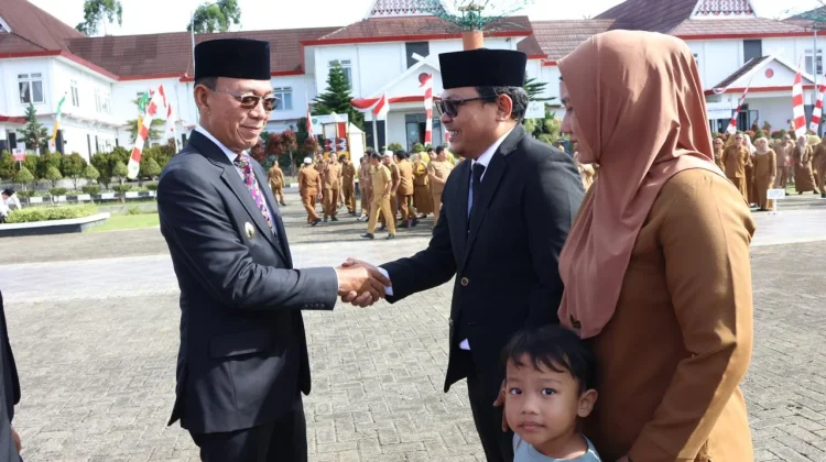 Bupati Tapsel Lantik 10 Pejabat Pimpinan Tinggi Pratama