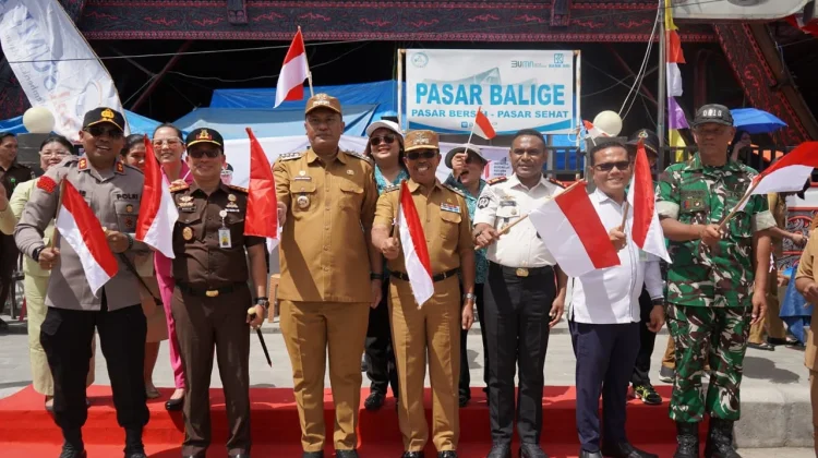 Pemkab Toba Lakukan Gerakan 10 Juta Bendera, Bangkitkan Rasa Cita pada Negara
