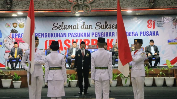 Bupati Tapanuli Utara Kukuhkan Anggota Paskibra untuk HUT ke-81 Kemerdekaan RI