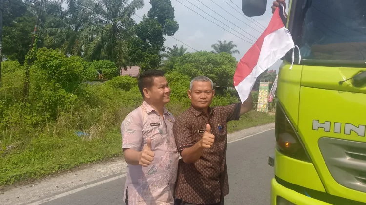 Sambut HUT RI ke 81, Pemkab Palas Bagi-Bagi Bendera
