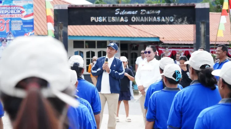 Kobarkan Spirit Gotong Royong, Bupati Taput Lepas Gerak Jalan PKK Pahae Julu