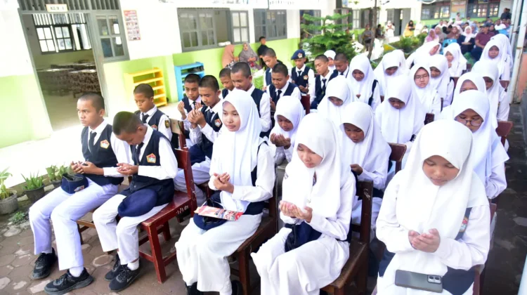 Wabup Tapteng Ingatkan Pelajar SMP Al Muslimin Pandan Waspada "Badai Digital"