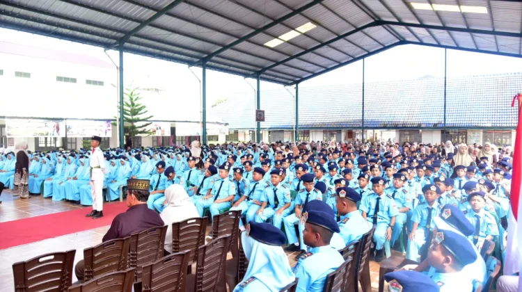Wabup Tapteng Ingatkan Pelajar SMP Al Muslimin Pandan Waspada "Badai Digital"