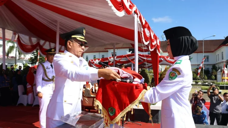 Bupati Tapsel Pimpin Upacara Detik-Detik Proklamasi HUT ke-81 Kemerdekaan RI