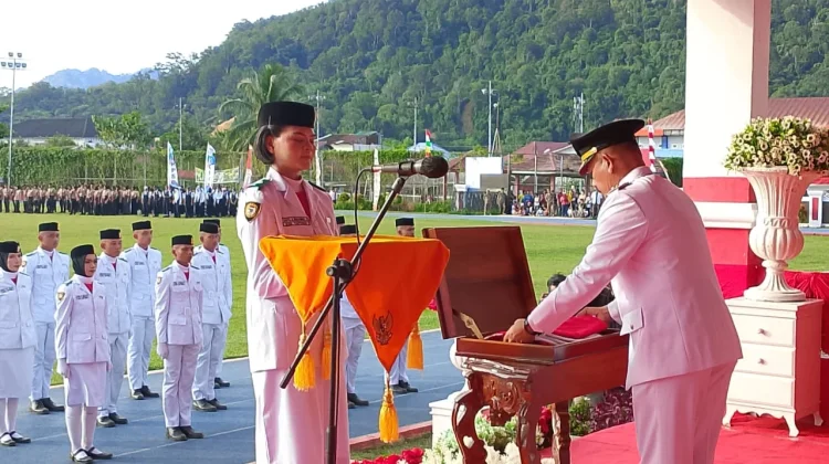 Wabup Tapteng Mahmud Pimpin Upacara Penurunan Bendera