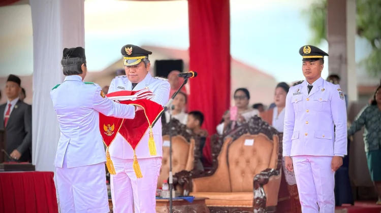 Upacara Penurunan Bendera Merah Putih Berjalan Khidmat di Tarutung