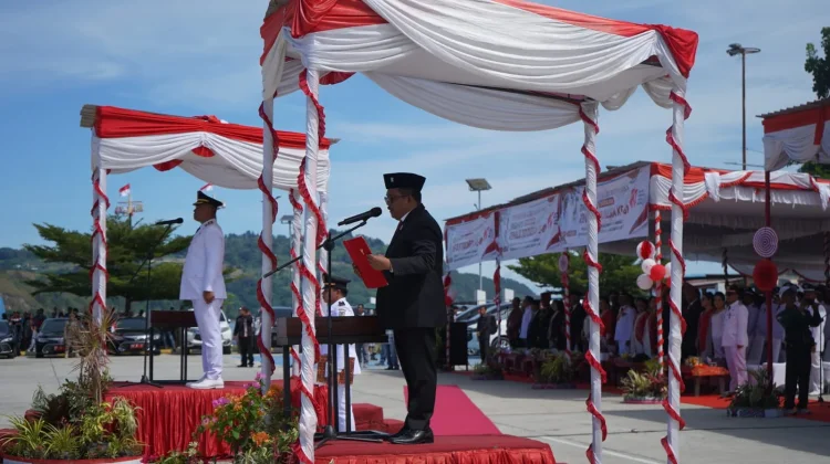 Pimpin Upacara HUT RI di Toba, Bupati Ajak Tingkatkan Semangat Membangun Daerah