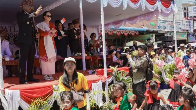 Ribuan Warga Semarakkan Pawai Karnaval HUT Ke-81 RI di Toba