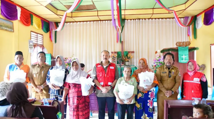 PMI Tapteng dan PMI Jakarta Utara Salurkan Bantuan untuk Warga Terdampak Bencana