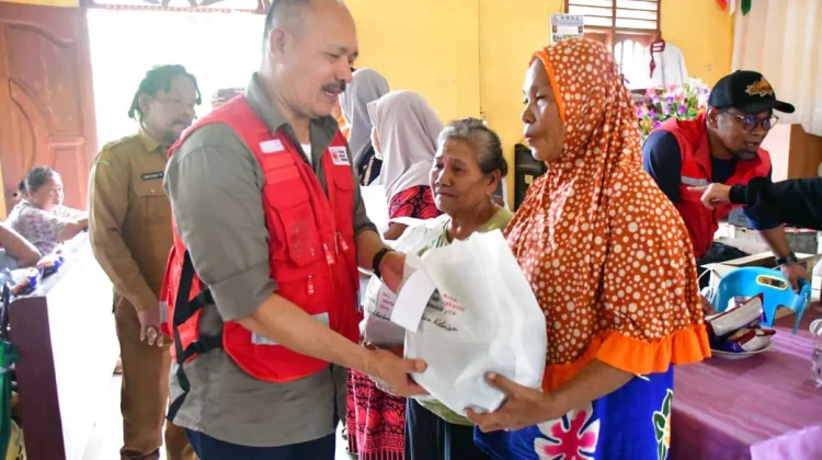 PMI Tapteng dan PMI Jakarta Utara Salurkan Bantuan untuk Warga Terdampak Bencana