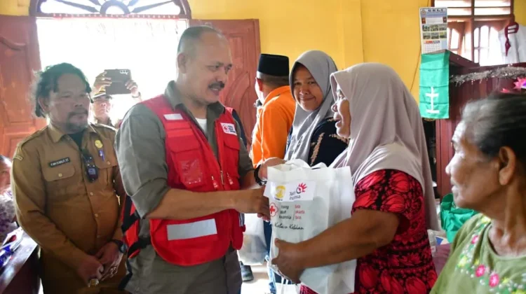 PMI Tapteng dan PMI Jakarta Utara Salurkan Bantuan untuk Warga Terdampak Bencana