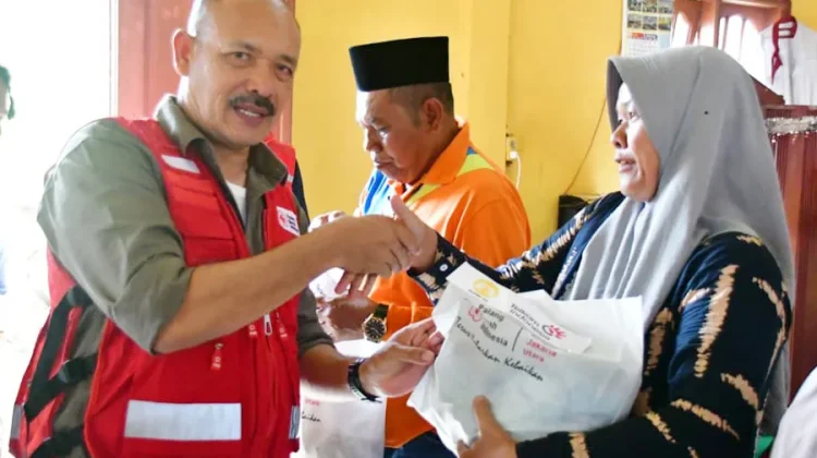 PMI Tapteng dan PMI Jakarta Utara Salurkan Bantuan untuk Warga Terdampak Bencana