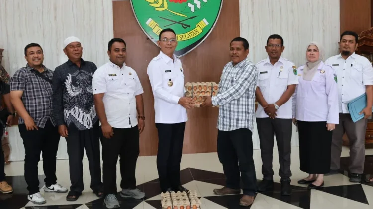 Bupati Tapsel Dorong Gerakan 1000 Kandang Ayam Petelur, Perkuat Ketahanan Pangan