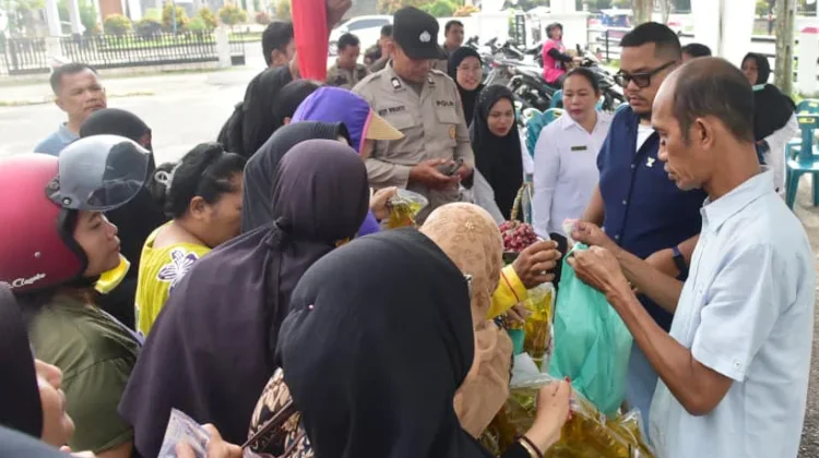 Pemkab Tapteng Gelar Gerakan Pasar Murah untuk Kendalikan Inflasi