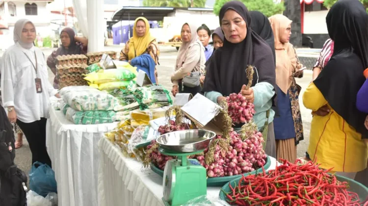 Pemkab Tapteng Gelar Gerakan Pasar Murah untuk Kendalikan Inflasi