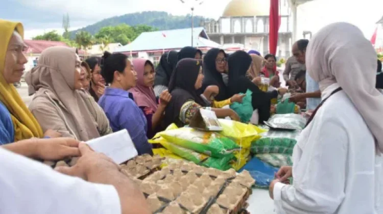 Pemkab Tapteng Gelar Pasar Murah untuk Tekan Inflasi dan Jaga Daya Beli