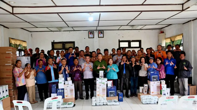 Bupati Humbahas Serahkan Bantuan Warung Kopi bagi 31 UMKM