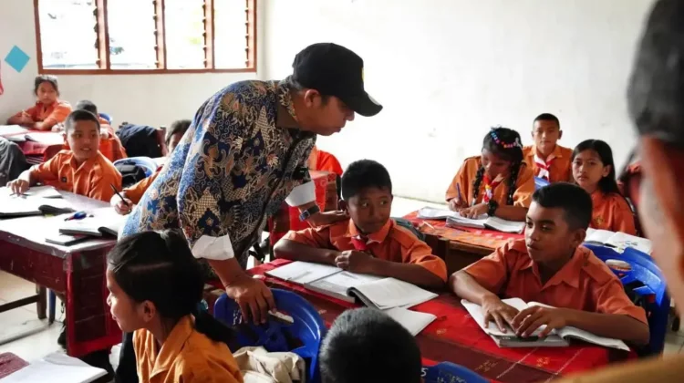 Bupati Taput Motivasi Siswa SMPN 3 Lobusiregar untuk Rajin Belajar