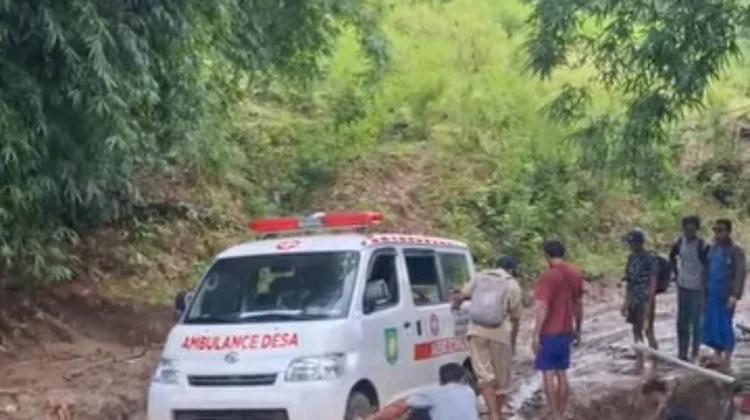 Jalan Rusak Hambat Akses Kesehatan Masyarakat Desa
