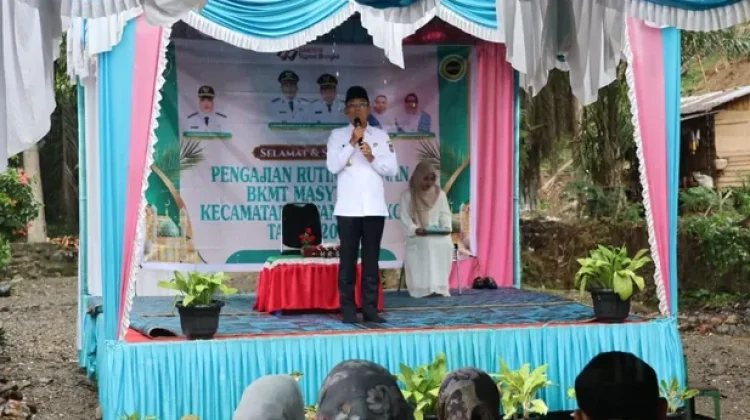 Bupati Tapsel Serahkan Bantuan Korban Kebakaran saat Hadiri Pengajian BKMT