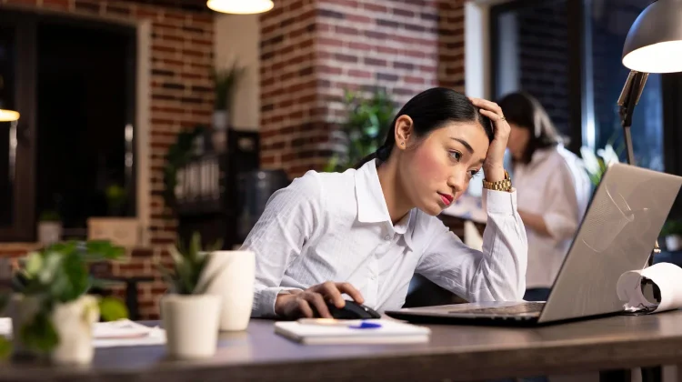 Mengenal Workaholic, Kebiasaan Kerja Berlebihan yang Ganggu Kesehatan